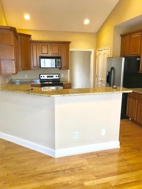 Foto del edificio - Maryville City 37801 - 4 bedroom 3 bath - call Dick Cutler 865-254-1940