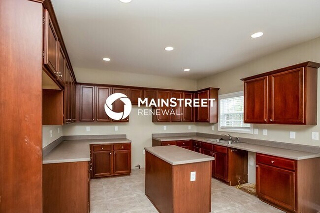 Building Photo - 5 Bedroom Pet-Friendly Home in Austell, GA with Main Street Renewal