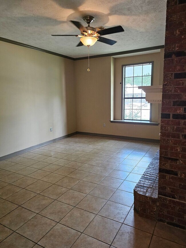 Foto del edificio - 472A Brendalwood Dr