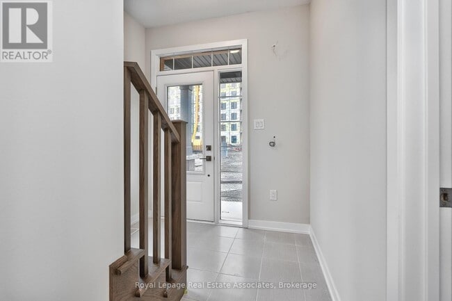 Building Photo - 100-100 Hollywood Ct