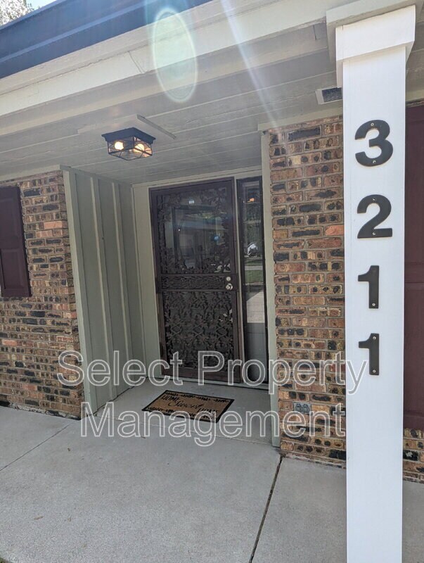 Foto del edificio - 3211 Jonquil Dr