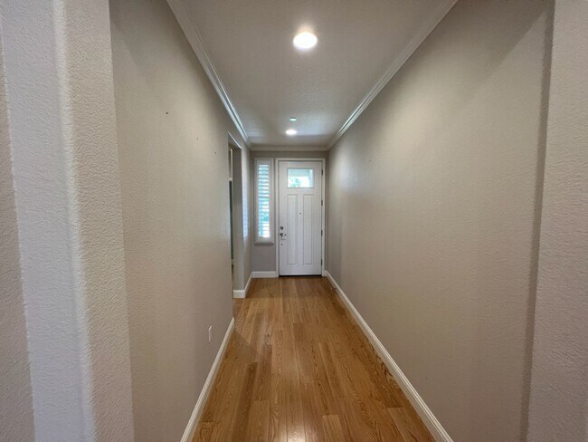 Building Photo - Newer single story home located in desirab...