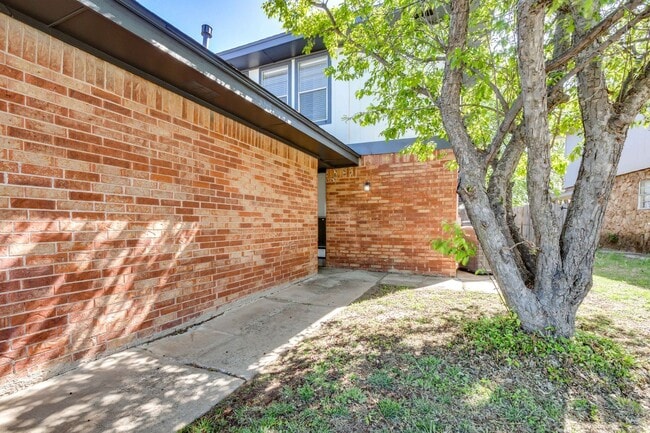 Photo - Three bed/2.5 bath in Harvest Hills House