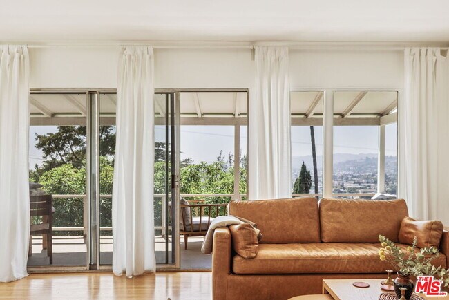 Foto del edificio - 3915 Clayton Ave W