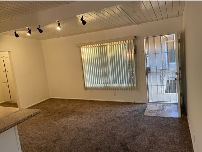 Building Photo - 5023 Rosemead Blvd