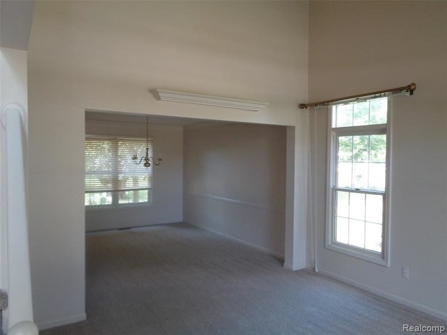 Building Photo - 855 Chelsea Rd