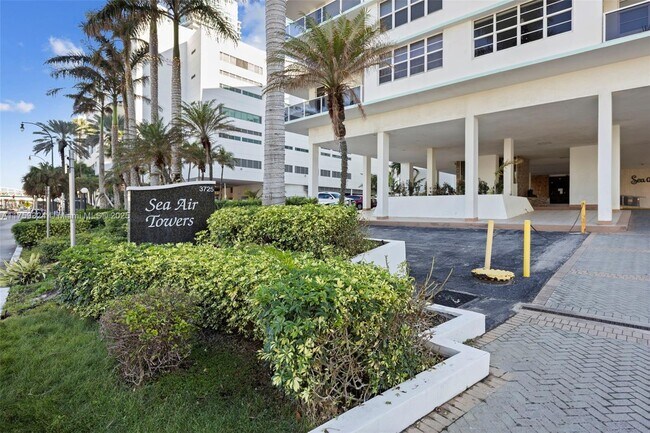 Building Photo - 3725 S Ocean Dr