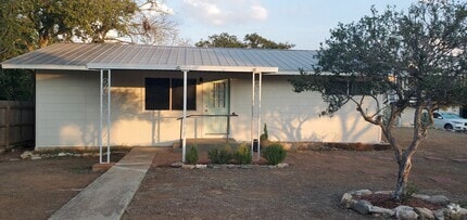 Building Photo - 900 Hill Top Dr