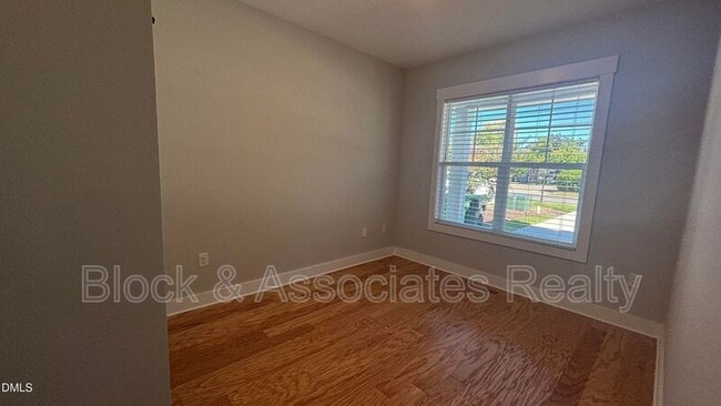 Foto del edificio - 200 E Moore St