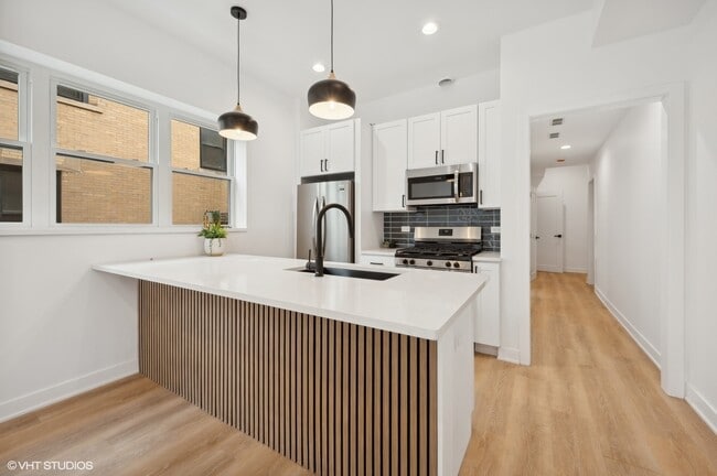 Building Photo - 2619 N Kimball Ave