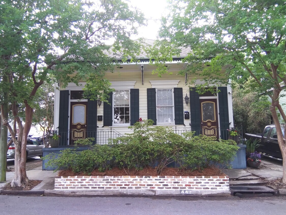 Primary Photo - 447 Elmira Ave