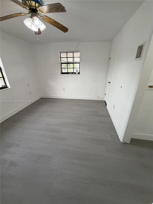 Foto del edificio - 2424 SW 21st Ter