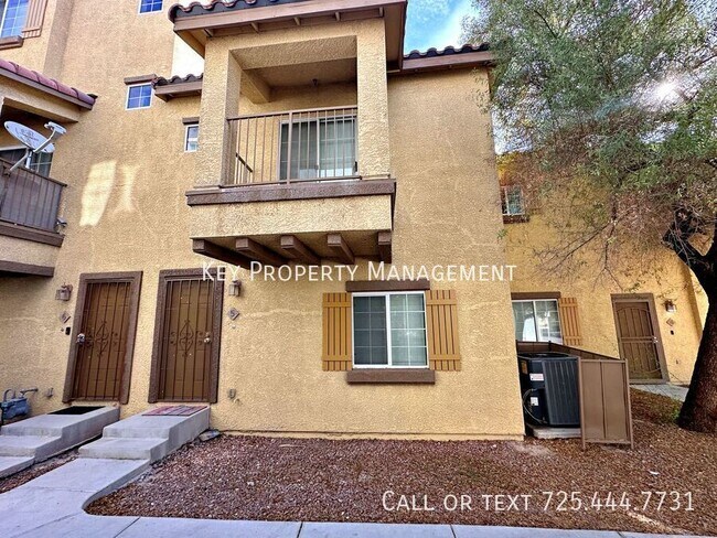 Foto del edificio - TRI-LEVEL 3 BEDROOM, 2.5 BATH TOWNHOME IN ...