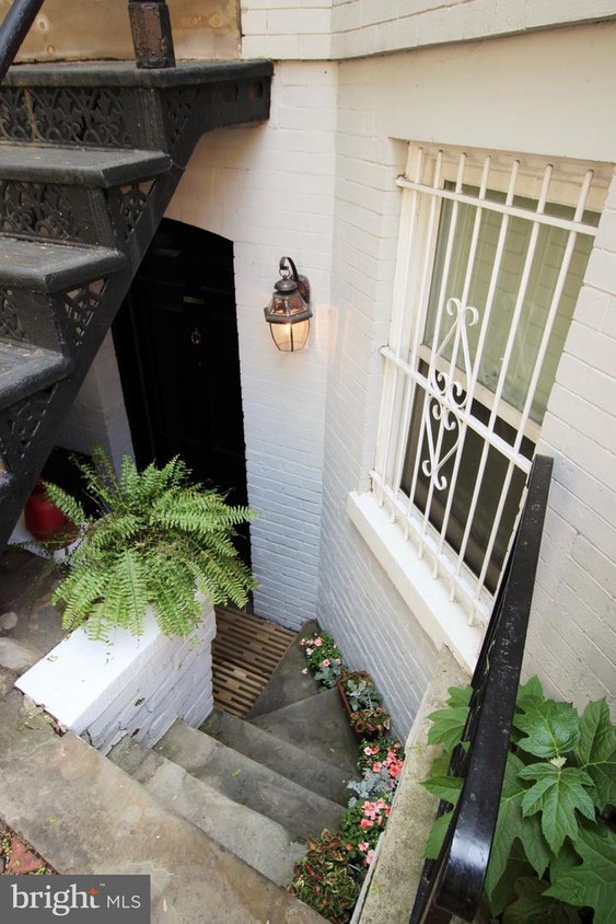 Primary Photo - 3050 N St NW