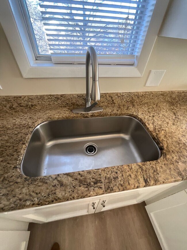 Foto del edificio - 1022-4 Brookhollow Drive Fayetteville, NC 28314