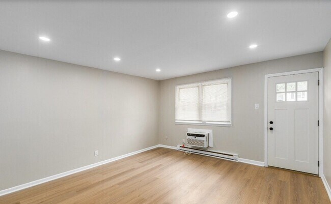 Foto del edificio - 319 Columbia Ave