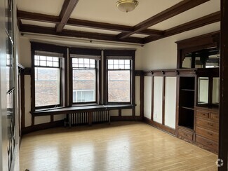 Dining - 2313 E Webster Pl