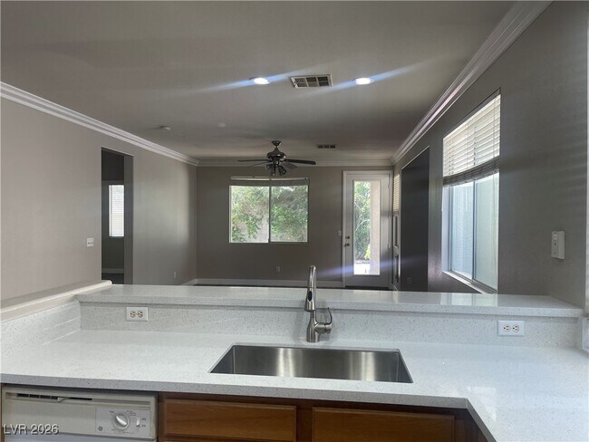 Foto del edificio - 718 Canfield Point Ave