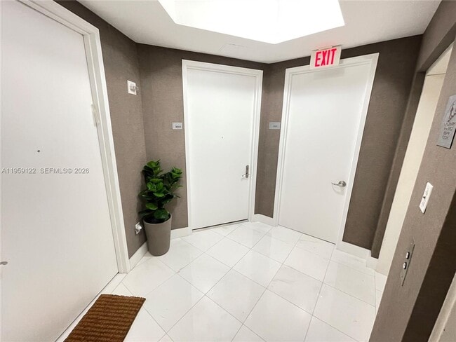 Foto del edificio - 15901 Collins Ave