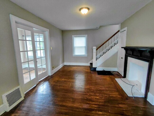 Foto del edificio - Three bedroom one bathroom home for rent