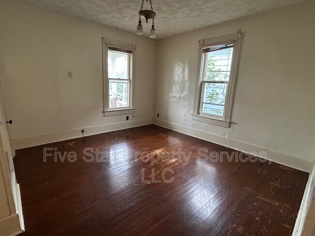 Foto del edificio - 908 E Reservoir St