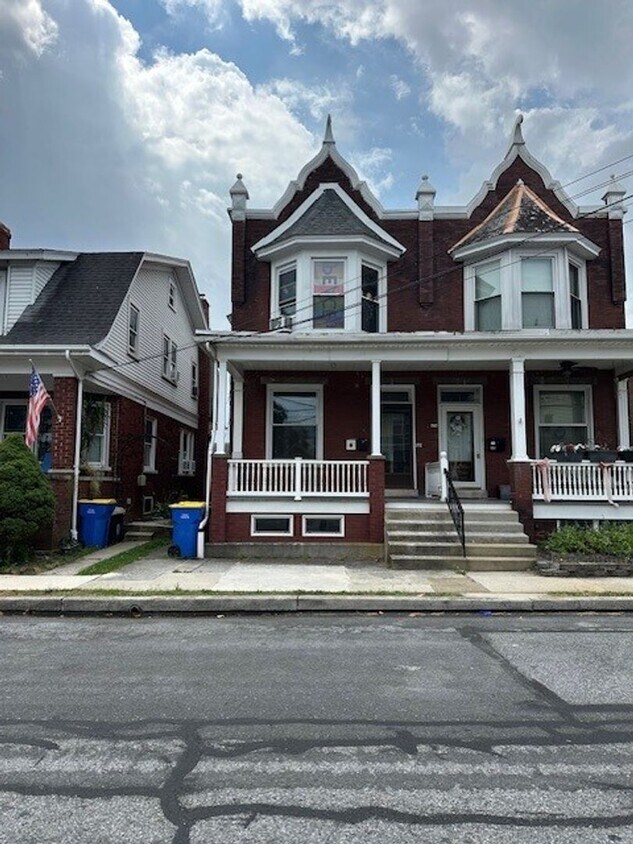 Foto principal - 172 E Emaus St