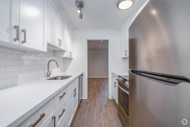 2BR, 1BA - 750SF - Kitchen - Nordic View | Modern Living in the Heart o...