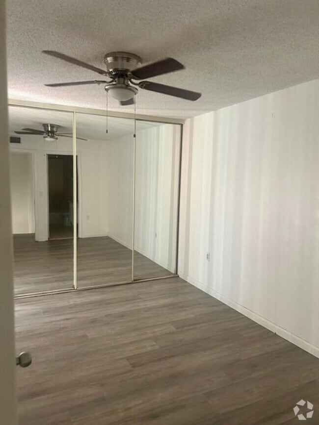 Building Photo - 804 Blue Ridge Cir