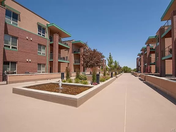 Building Photo - 1053 W Century Dr