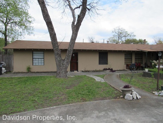 Foto del edificio - 2723 Woodbury Dr