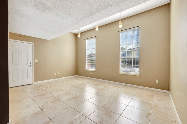 Building Photo - 1365 Crystal Way