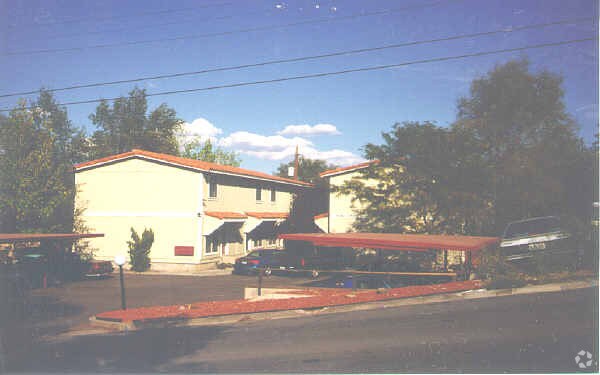 Primary Photo - 436-450 Field St