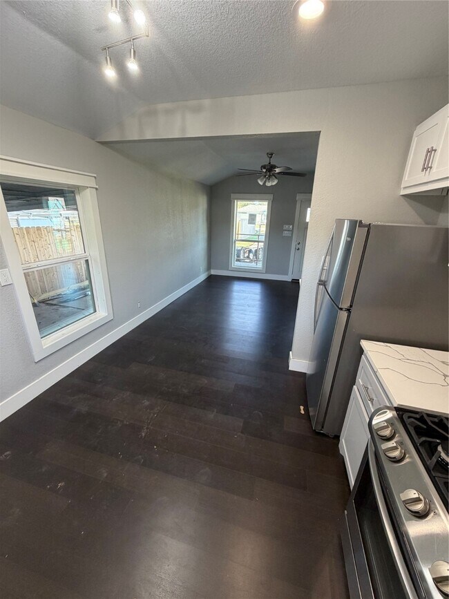 Foto del edificio - 8922 Allwood St