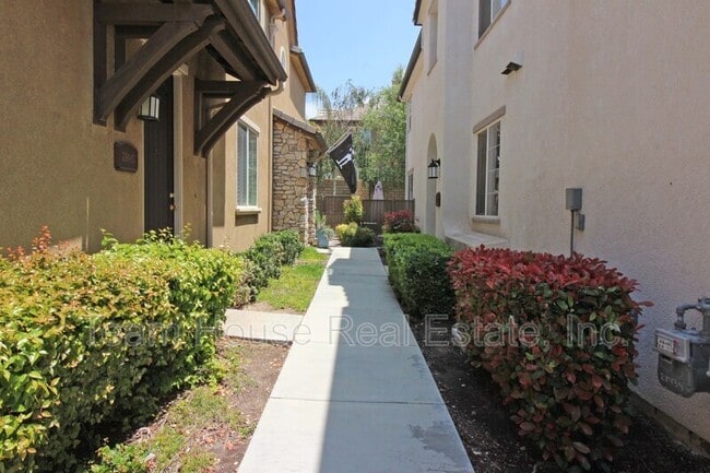 Building Photo - 28440 Mirabelle Ln