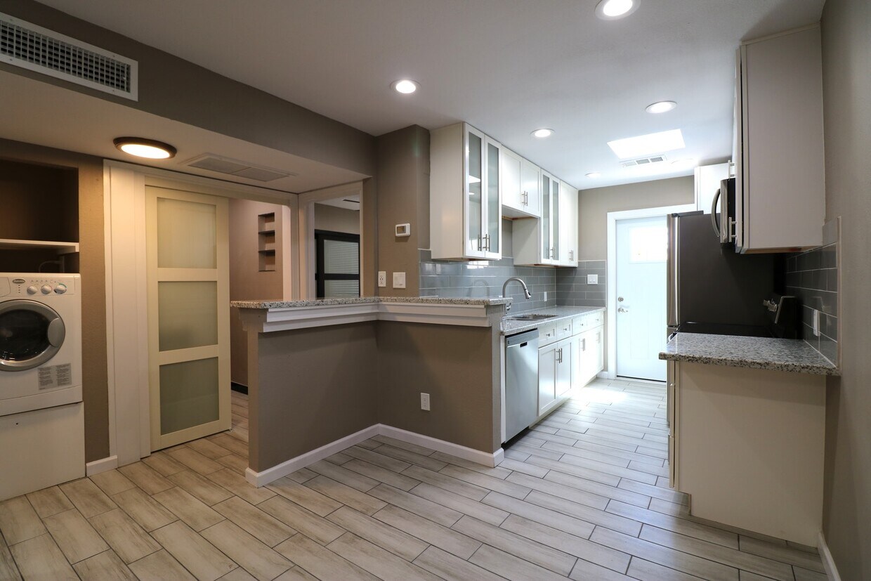 Foto principal - 101 North Oak Street, Unit #C