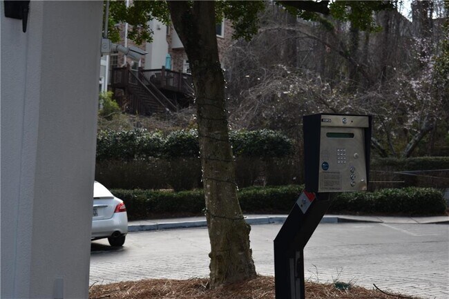 Foto del edificio - 4107 Pine Heights Dr NE