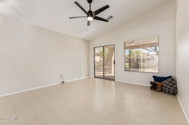 Foto del edificio - 10245 E Penstamin Dr