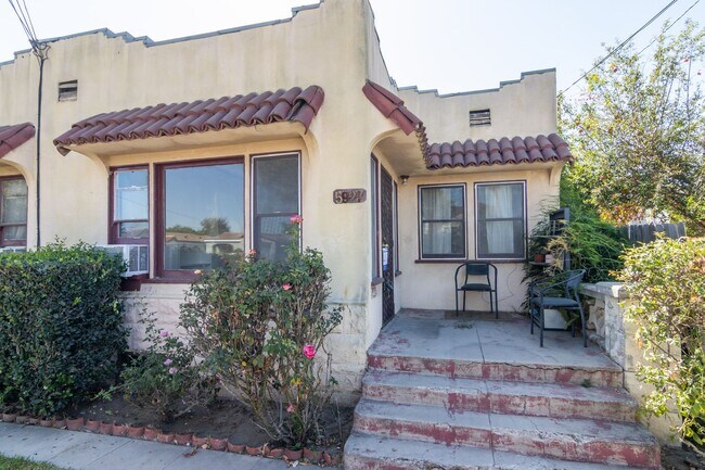 Foto del edificio - 5927 Corona Ave