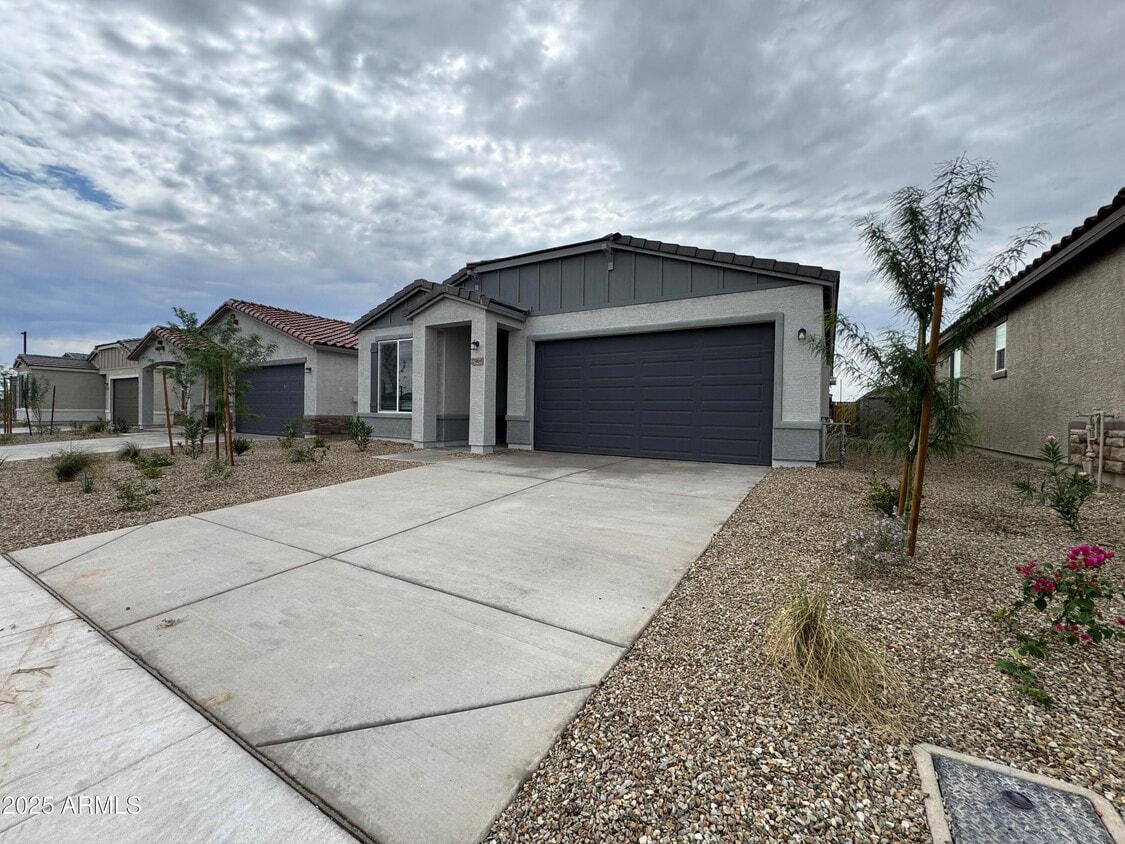 Foto principal - 17969 W Sand Hls Dr
