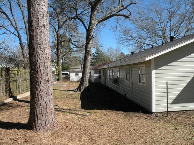 Building Photo - 2101 Sycamore Ave