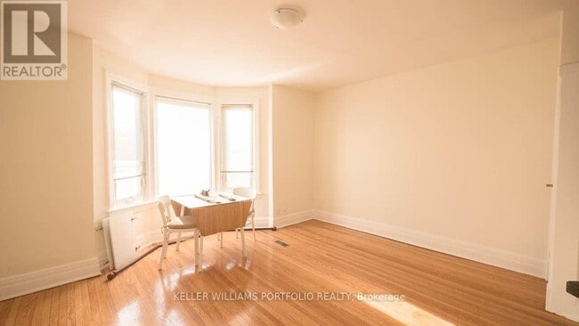 Building Photo - 821 Gladstone Ave