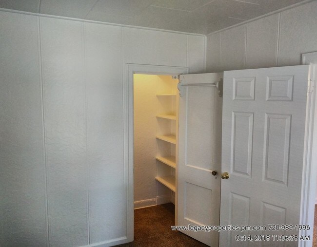 Building Photo - Quiet home in a great area