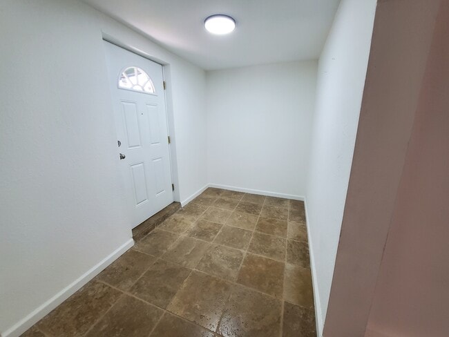 ENtryway - 3601 Lakeshore Ave