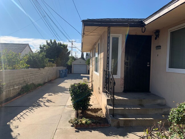 Front Entrance - 212 W Linda Vista Ave