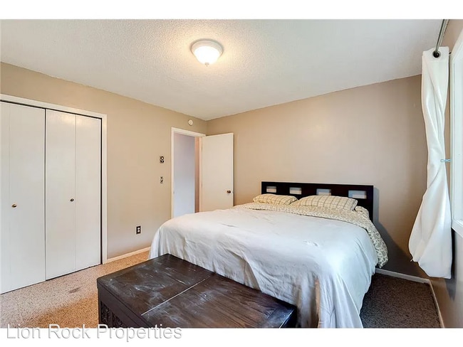 Building Photo - 2 br, 1 bath House - 8411 Yates Ave. N.