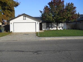 Building Photo - 2043 Candlewood Ln