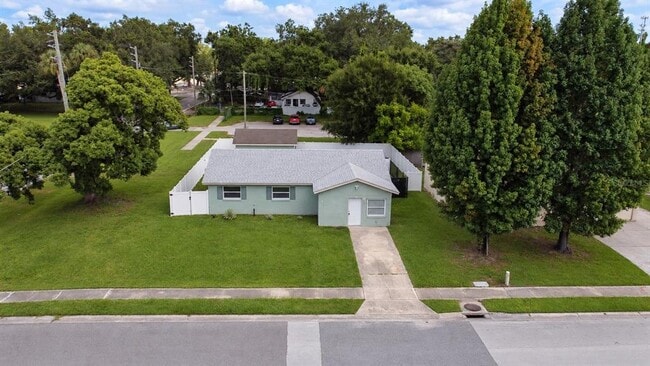 Building Photo - 301 Lesesne St