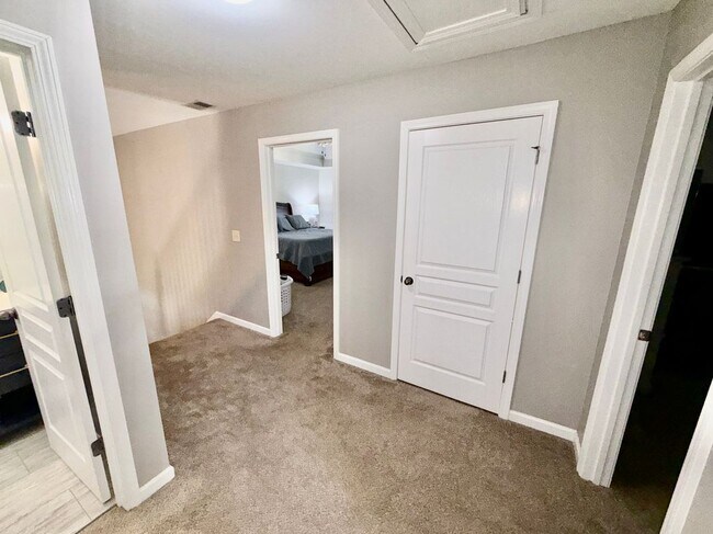 Building Photo - 417 Belmont Way