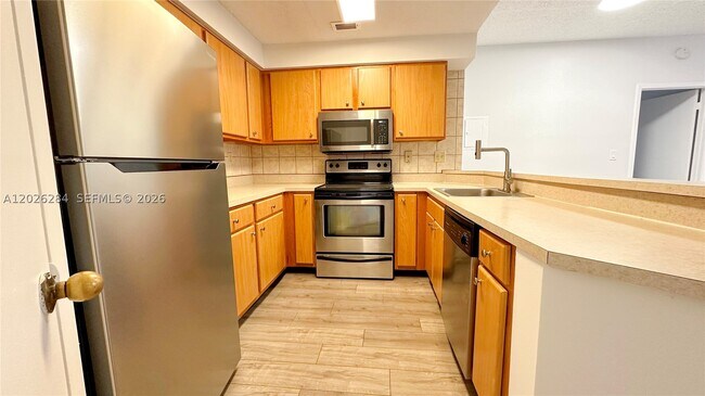 Foto del edificio - 2445 SW 18th Terrace