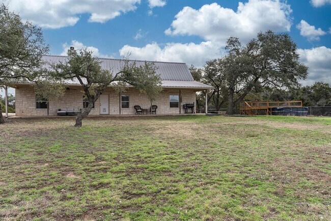 Foto del edificio - 2551 Spring Valley Dr